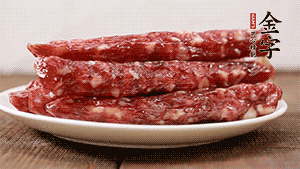 金字香腸切小段備用。