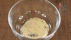 純牛奶溶解稀釋酵母。