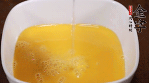 加1.5倍溫水攪拌均勻。