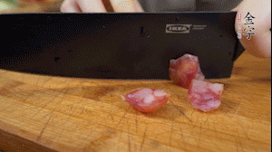 【餡料】3.金字土香腸、香菇切小丁。