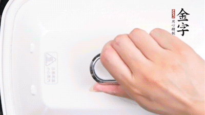 大火煮開后，再上鍋中火蒸20分鐘，出鍋后撒上蔥花。