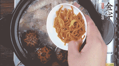 放蟲草花再煮10分鐘。