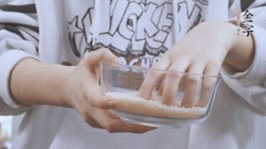 大米提前放浸泡1小時。