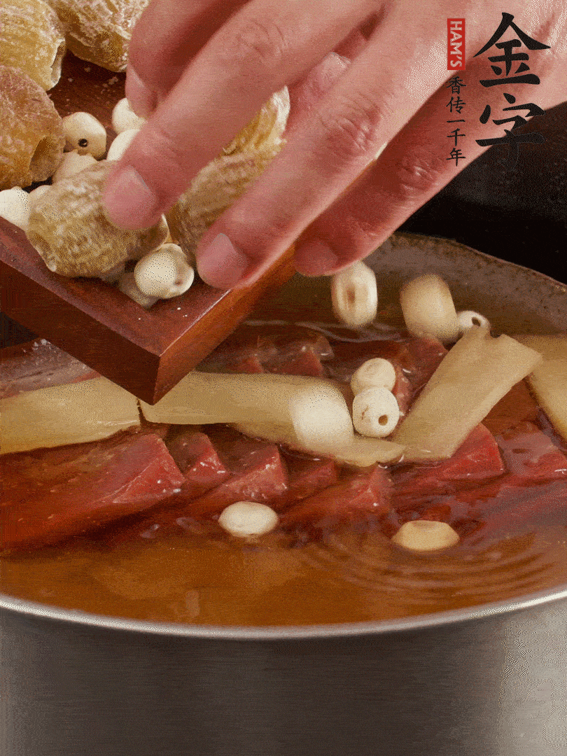 待冰糖融化后，放入蜜棗、蓮子同蒸25分鐘左右。