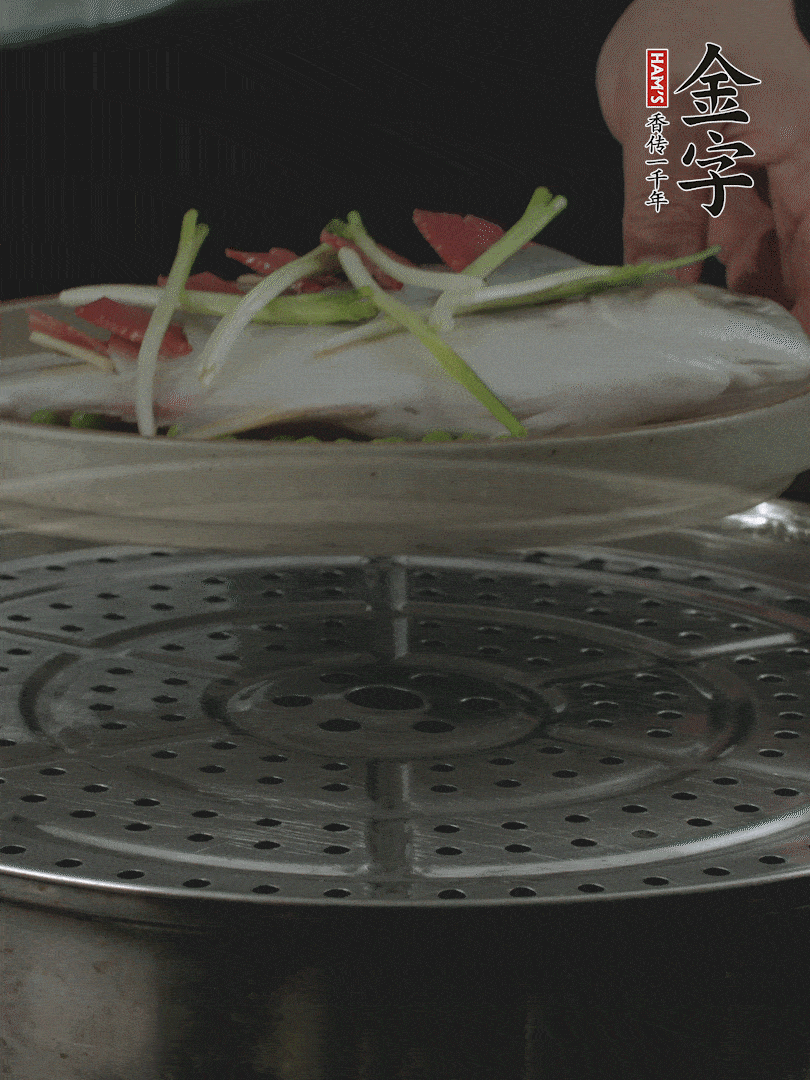 水開(kāi)后，大火上鍋蒸8～10分鐘。