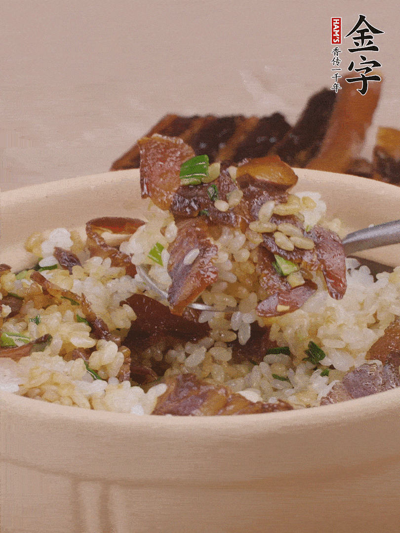 揭蓋后撒點蔥花裝飾，趁熱拌勻。