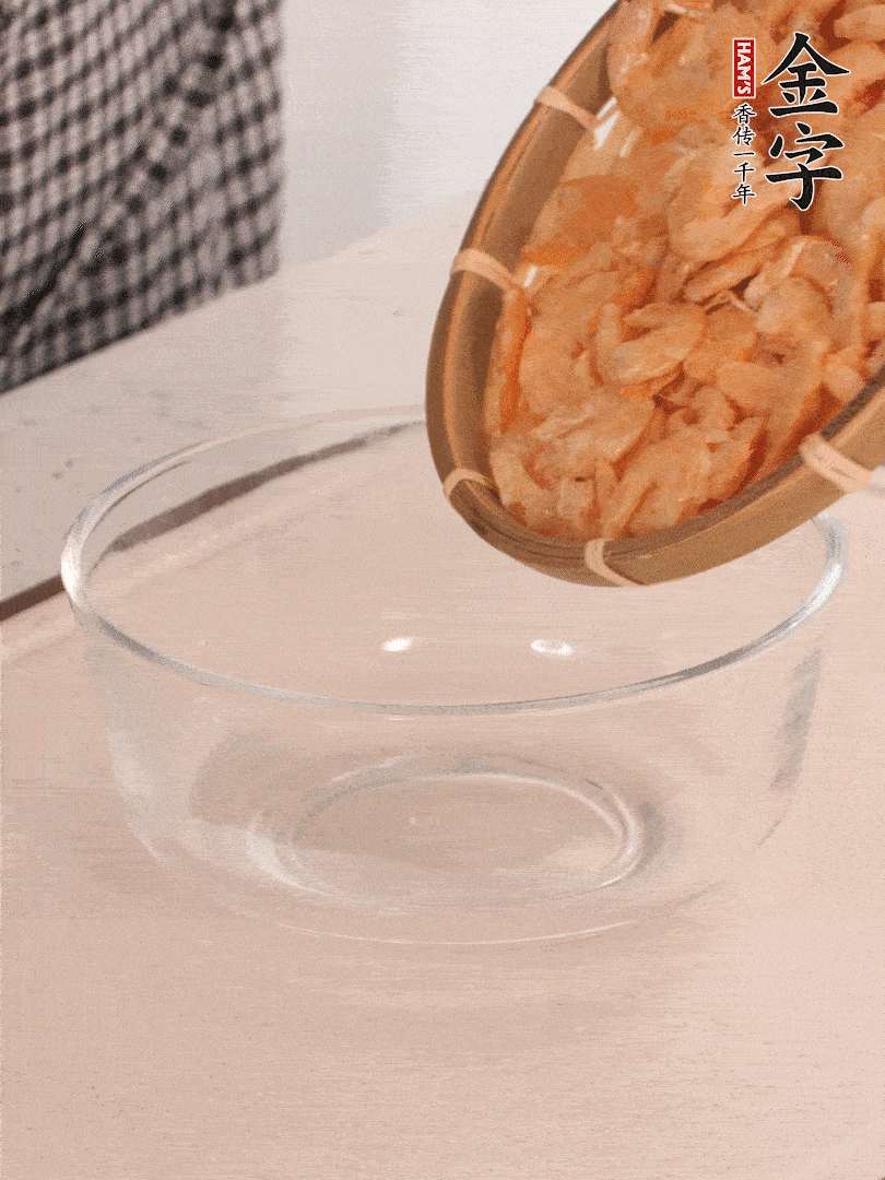 海米提前用溫水浸泡一會(huì)。