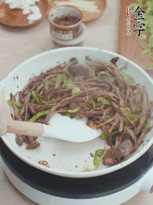 少許鹽調(diào)味。