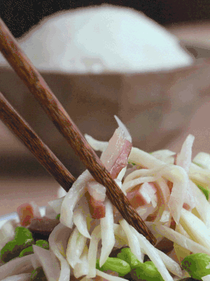 加一點(diǎn)清水炒至斷生。