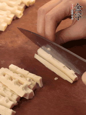 春筍、香菇分別切丁。