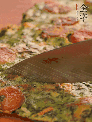 小火煎3分鐘后翻面，蓋蓋兒燜2分鐘。