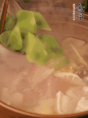 再加入焯水過的百葉結(jié)、萵筍塊燉15-20分鐘。