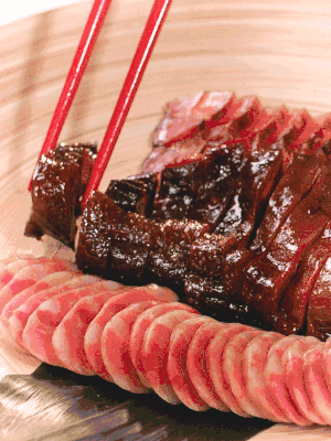 香腸、醬肉適合切片、醬鴨適合切塊。