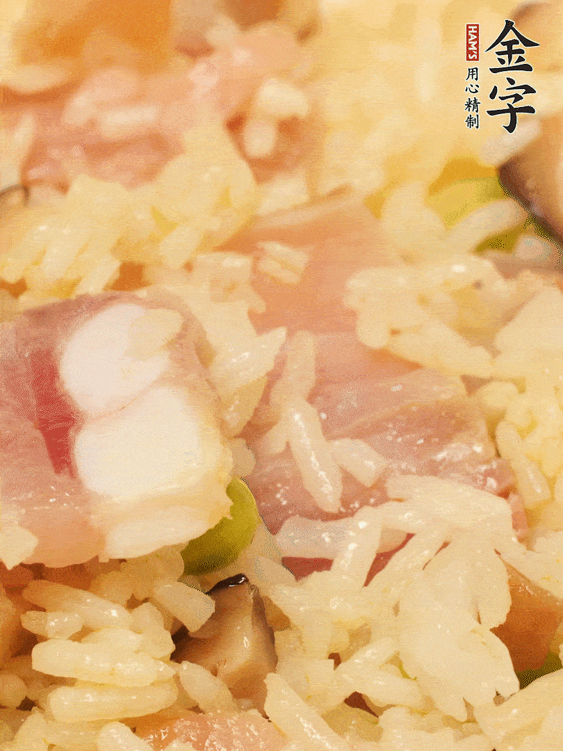 下米飯、蝦米繼續(xù)翻炒