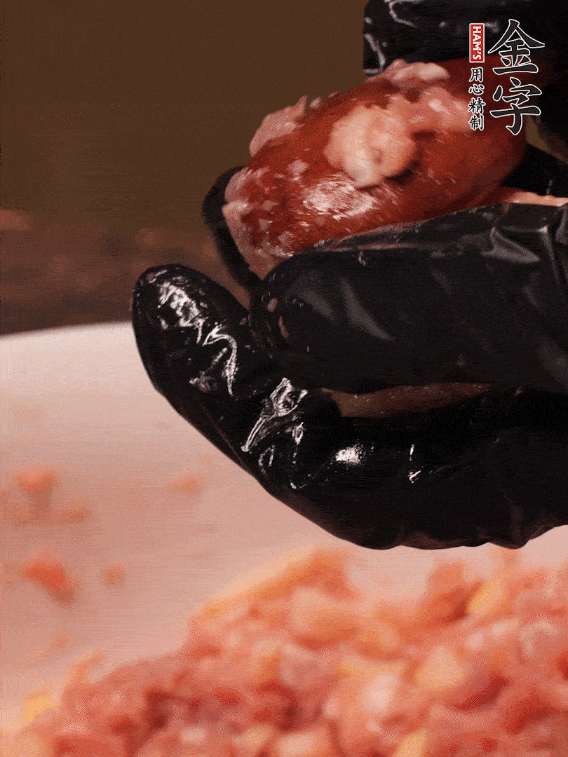 攪拌上勁，15g食用油，再攪拌一下，分成30g小圓球，冰凍1小時(shí)