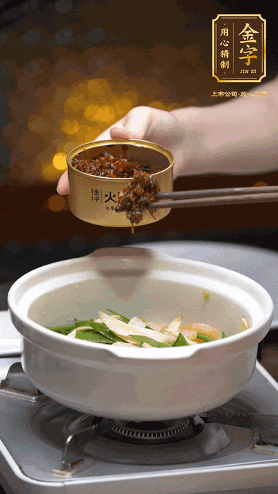 蝦仁、XO醬，猛火翻炒均勻