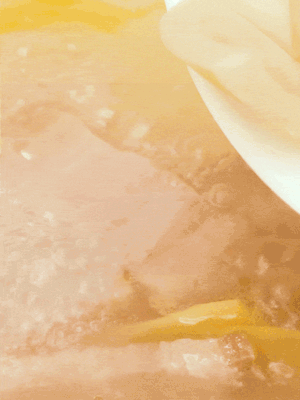 金字咸肉、火腿、春筍 通通放入鍋中小煮30分鐘