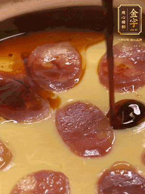 再撒上蔥花，生抽，芝麻油