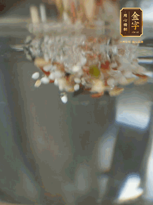 雜糧提前浸泡6小時，洗凈后下砂鍋