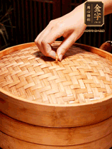 麻辣香腸蒸10分鐘，切成片，蒜苗切斜段，姜蒜干辣椒小米椒切碎