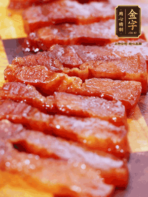 金字醬油肉煮熟，切片