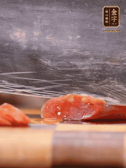 臘腸蒸熟，切片備用