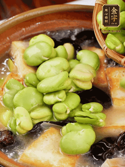 最后可以放豆瓣、木耳煮熟，依照個人口味加點鹽調(diào)味