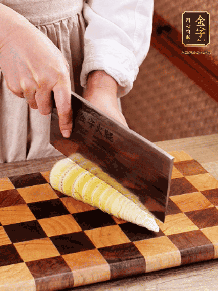 春筍切片，焯水1分鐘